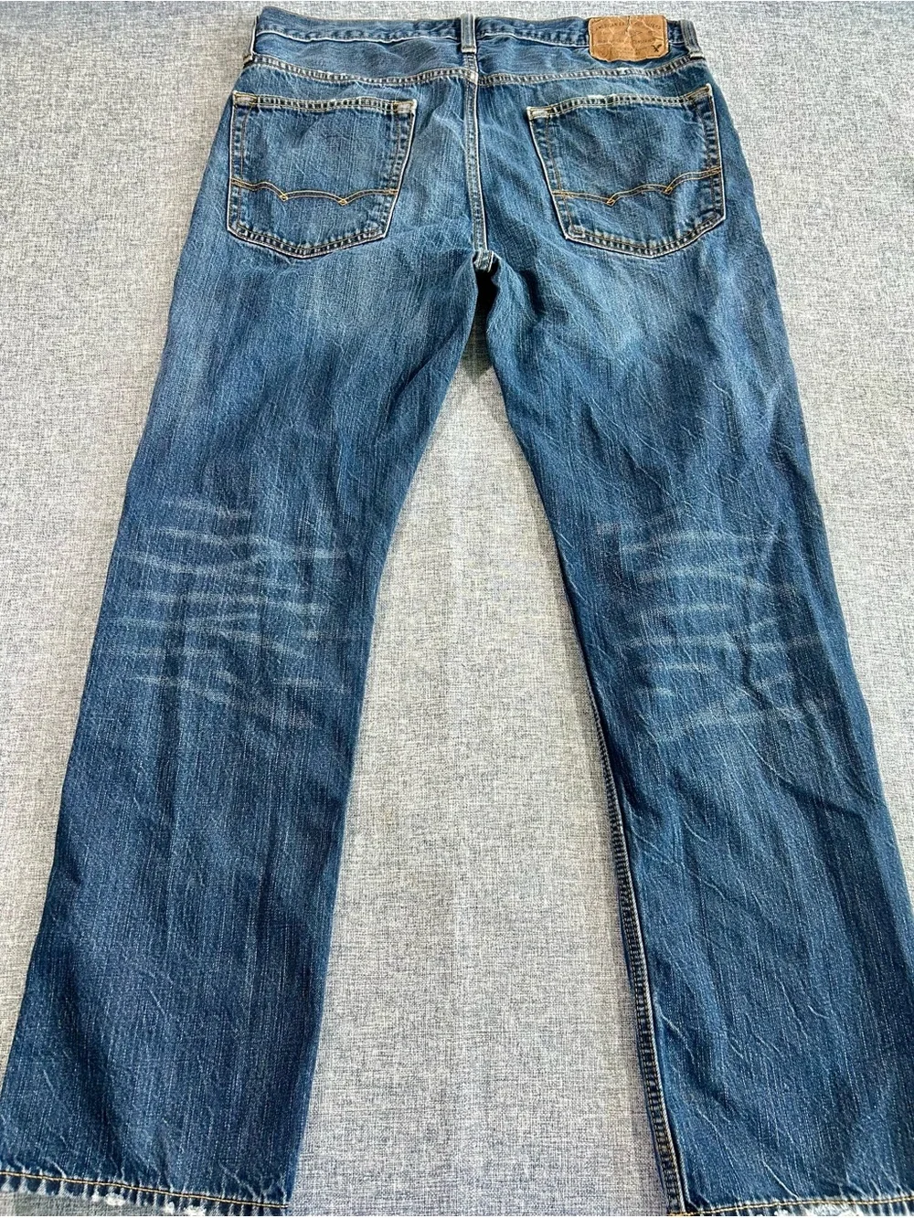 American Eagle Outfitters Men's Faded Blue Relaxed Straight Jeans